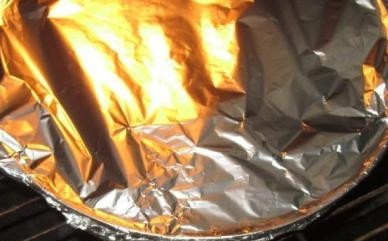 1. Этап. Щука в духовке с картофелем и майонезом: Закрываем форму фольгой и ставим запекаться в разогретую до 200 градусов духовку на 1 час. Минут за 10 до окончания готовки фольгу можно снять.