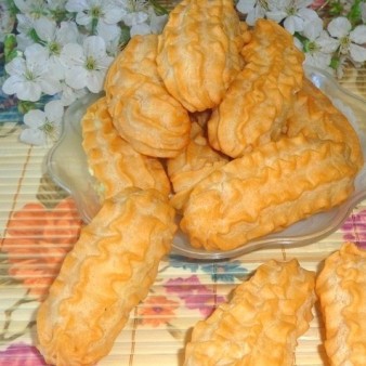 Eclairs with cottage cheese and custard