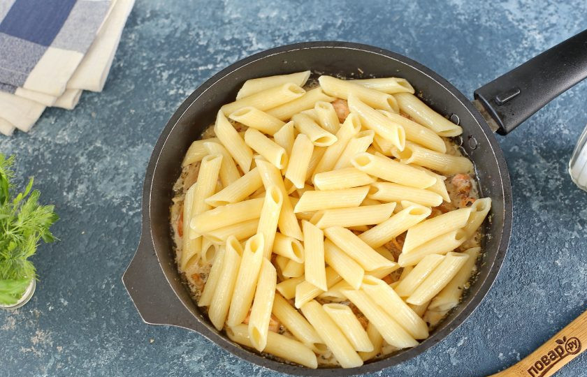 1. Этап. Паста Сальмоне: Добавьте пасту.