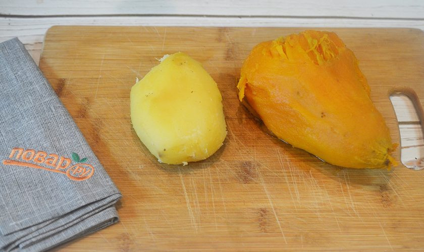 1. Этап. Картофельное пюре из батата с зеленью: 3. Дайте овощам немного стыть, картофель и батат очистите.