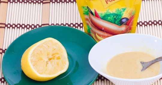 1. Этап. Судак, запеченный в фольге целиком: 7. Из половины лимона выжмите сок, добавьте горчицу по вкусу. Все тщательно перемешайте.