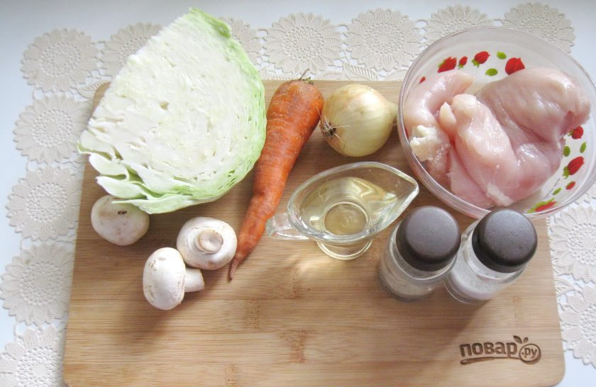1. Этап. Капуста тушеная с курицей и грибами: Подготовьте ингредиенты для приготовления тушеной капусты с курицей и грибами.