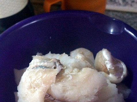 1. Этап. Солянка рыбная «Эксклюзив»: Треску порезать на порционные кусочки.