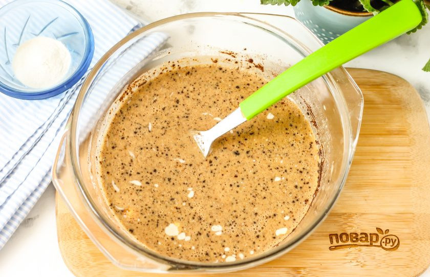 1. Этап. Имбирные пряники на жженом сахаре: Тщательно перемешайте расплавленный жир с остальными компонентами.