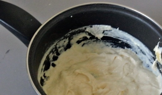 1. Этап. Хот-доги с сырным соусом: Помешивая, варить до густоты.