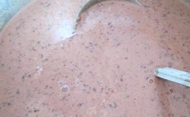 1. Этап. Печеночный торт из говяжьей печени: Очень тщательно перемешаем. Тесто по густоте должно получиться, как на блины.