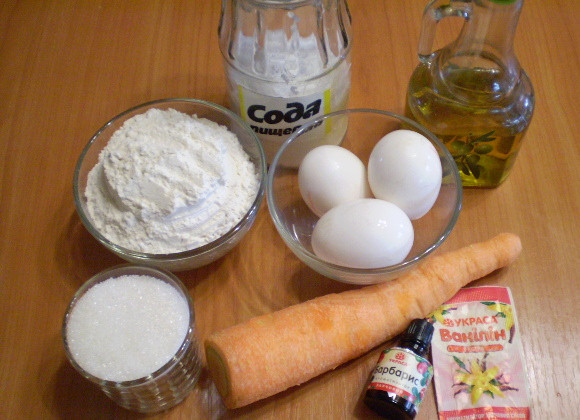 1. Этап. Морковный пирог на скорую руку: 1. Приготовим продукты для пирога. Моркови нужно 2 шт., а если очень крупная, то достаточно одной.