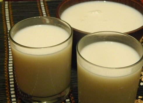 1. Этап. Бидай коже: Готовый коже взбалтываем — и можно наслаждаться!