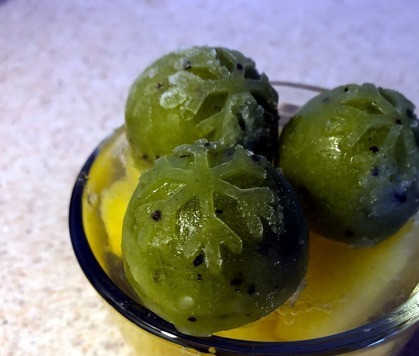 1. Этап. Желе за 10 минут: Украсить, например, можно сферическими шарами (из рецепта 