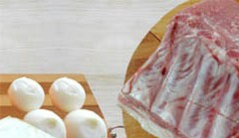 1. Этап. Мясо под шубой в духовке: Подготовить ингредиенты.