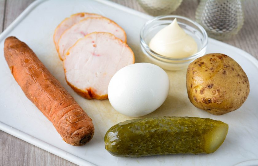 1. Этап. Салат с карбонатом: Подготовьте ингредиенты для приготовления салата с карбонатом.