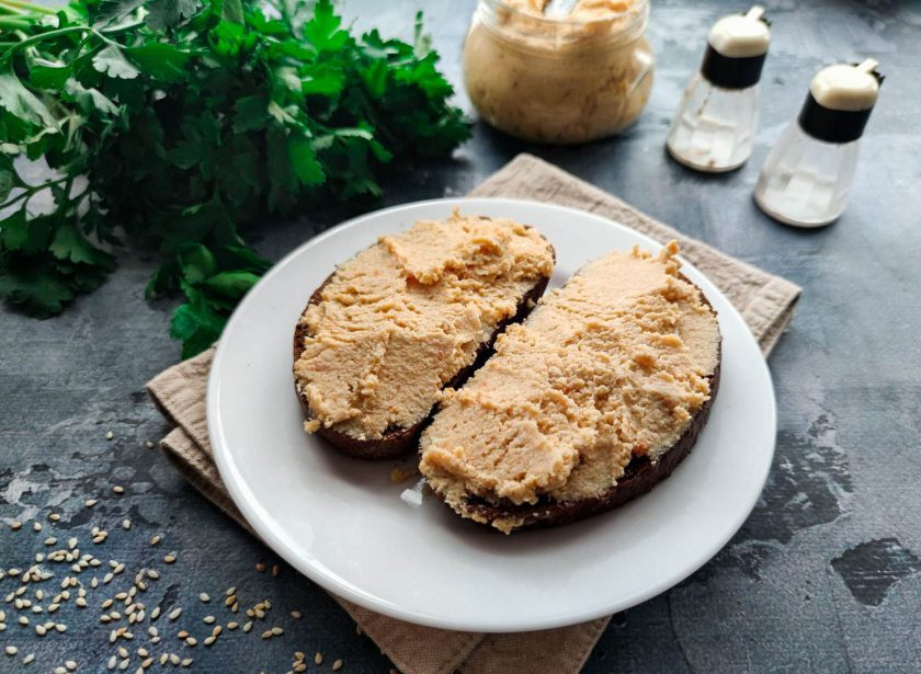 1. Этап. Куриный паштет с яйцом: Куриный паштет с яйцом готов. Приятного аппетита!