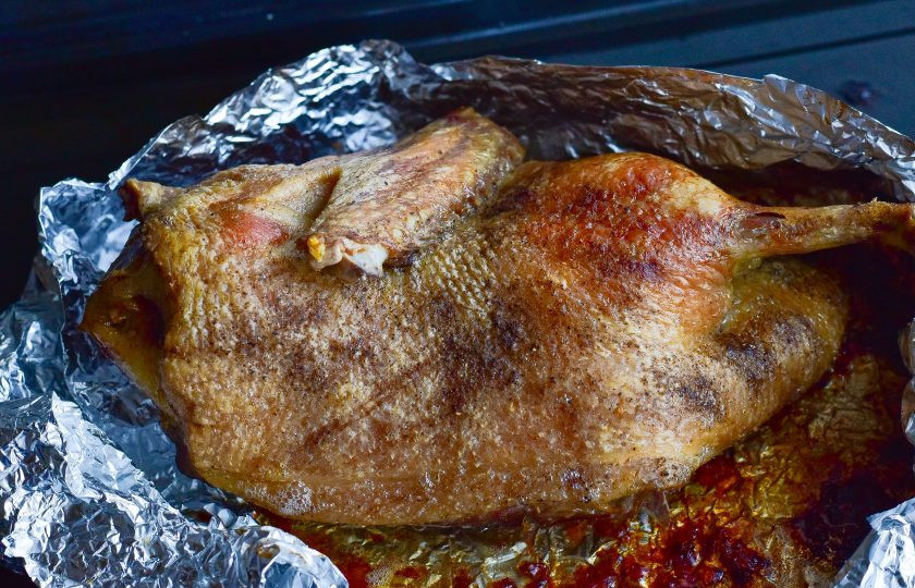 1. Этап. Утка в духовке с чесноком: Разверните фольгу и запекайте еще 15 минут.