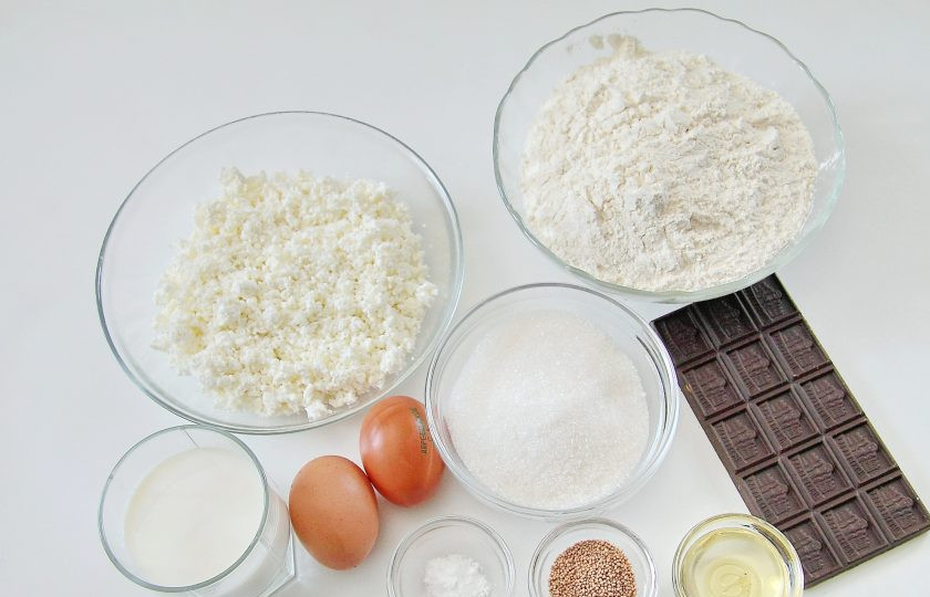 1. Этап. Домашняя ватрушка с шоколадной стружкой: 1. Подготовьте все необходимые ингредиенты.
