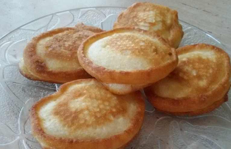 1. Этап. Пышные оладьи на кефире: Приятного аппетита!