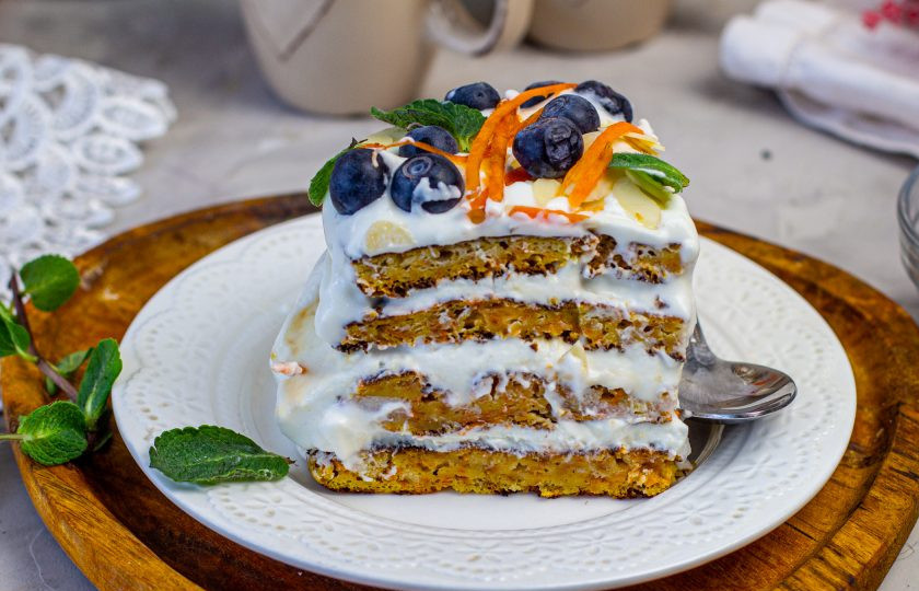 1. Этап. Торт морковный на сковороде: Нарежьте на кусочки и подавайте к столу. Приятного чаепития!