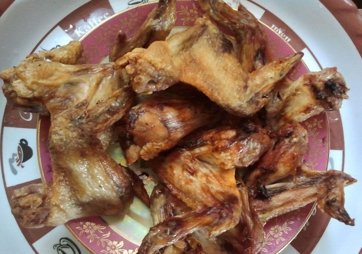 1. Этап. Копченые крылышки: Открываем крышку, даем остыть. Подавать можно с чесночным соусом или свежими овощами. Приятного аппетита!