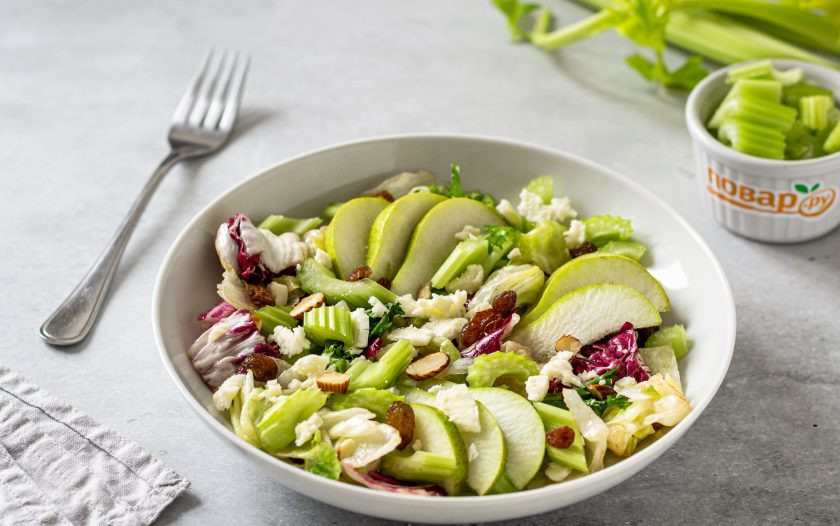 1. Этап. Салат с сельдереем и грушей: Салат с сельдереем и грушей готов, приятного аппетита!