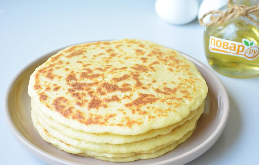 1. Этап. Блины из цветной капусты на кефире: 7. Блины из цветной капусты на кефире готовы. Подавайте со сметаной, чесноком и зеленью.