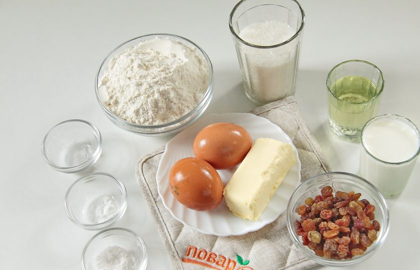 1. Этап. Кекс в мультиварке: 1. Подготовьте все ингредиенты. Сливочное масло заранее размягчите при комнатной температуре.