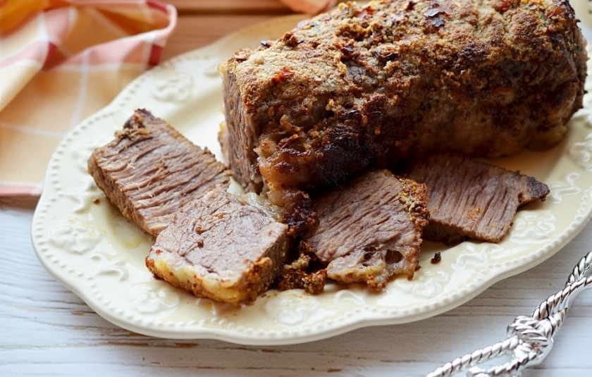 1. Этап. Мясо в микроволновке: Подавайте холодным в качестве закуски или горячим как полноценное блюдо.