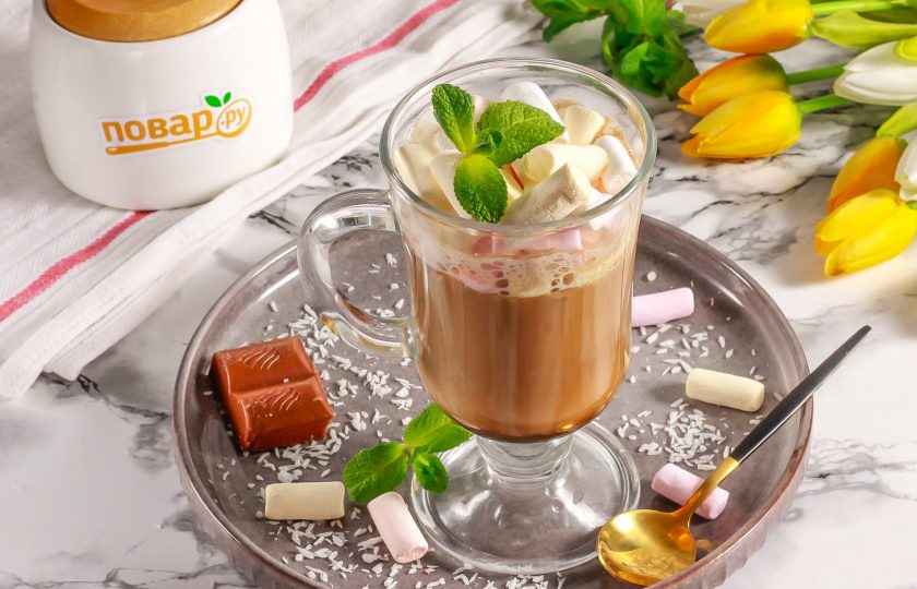 1. Этап. Кофе по-турецки Арабская ночь: Высыпьте маршмеллоу в стакан или чашку и подайте кофе к столу горячим.