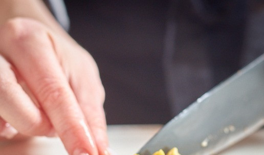 1. Этап. Звездочки с сыром: Оливки нарезать кубиками.