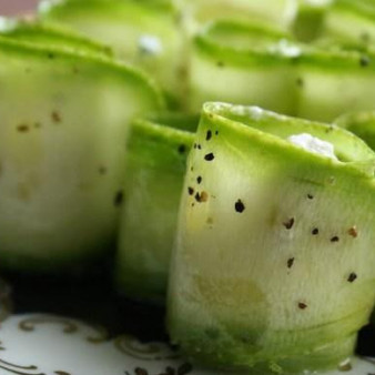 Рулетики из цуккини