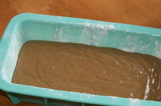 1. Этап. Кофейный кекс: 7. Выложите тесто в форму, выпекайте кофейный кекс в домашних условиях около 40-55 минут, в зависимости от размера формы.