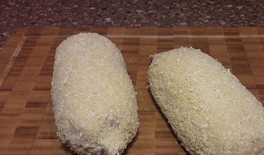 1. Этап. Котлеты по-киевски к Рождеству: Получаются большие котлетки. Из 500 г - две больших котлетки по 250 г