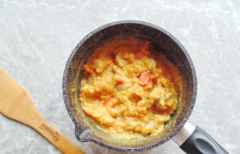 1. Этап. Гуляш с горохом: Продолжайте готовить гуляш на небольшом огне до полной готовности.