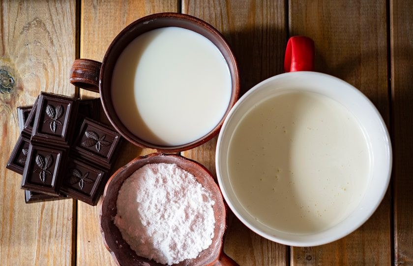 1. Этап. Шоколадный пломбир: Выложите на стол все ингредиенты.