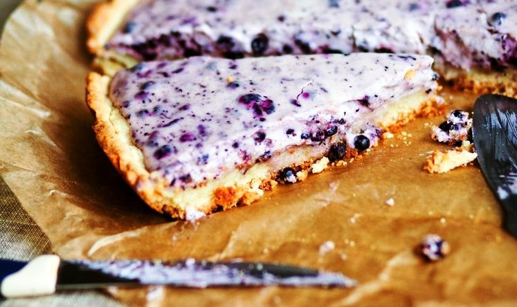 1. Этап. Черничный пирог с творогом: Подавать рекомендую теплым. Приятного аппетита!