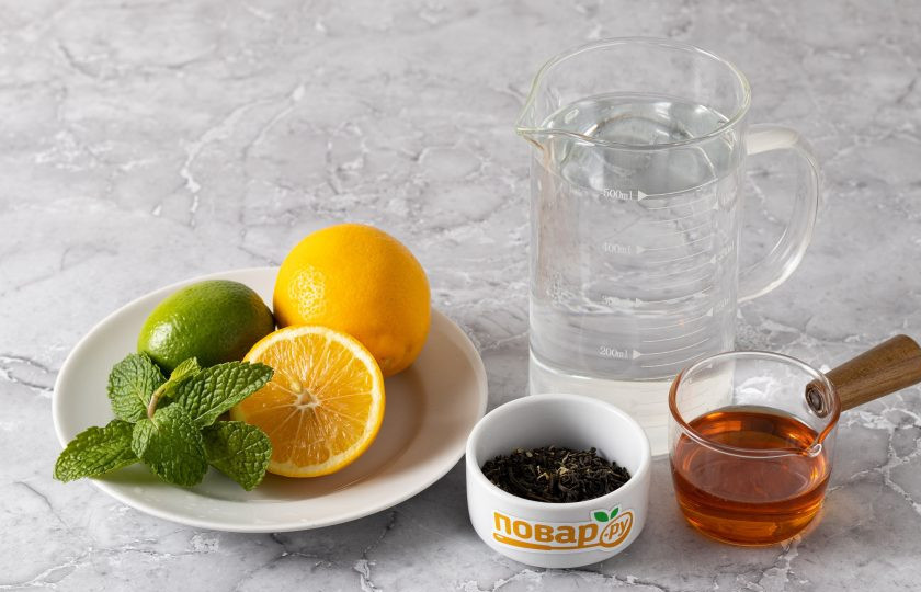 1. Этап. Холодный чай с лаймом и лимоном: Подготовьте все ингредиенты.