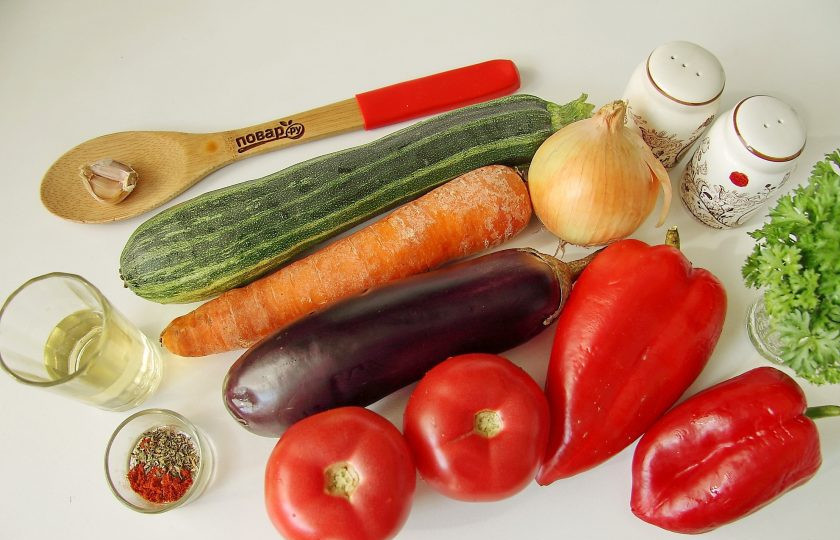 1. Этап. Икра овощная: Подготовьте все ингредиенты.