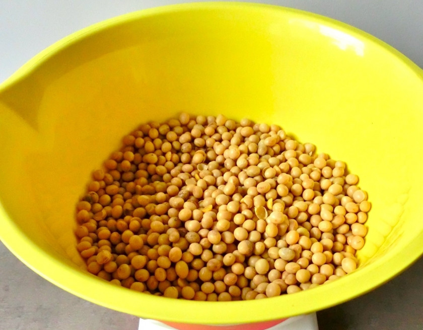 1. Этап. Мисо паста: Соевые бобы подготовьте.