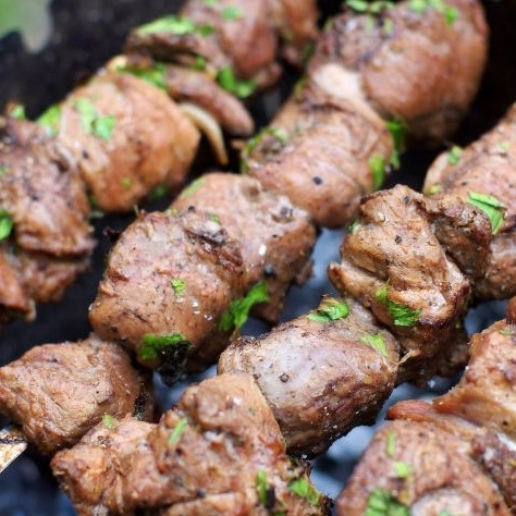 1. Этап. Шашлык из баранины с уксусом: И жарим шашлык над углями до полной готовности. Шашлык из баранины с уксусом готов!