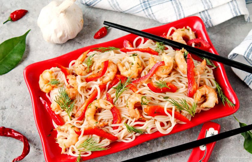 1. Этап. Салат из рисовой лапши с креветками: Приятного аппетита!