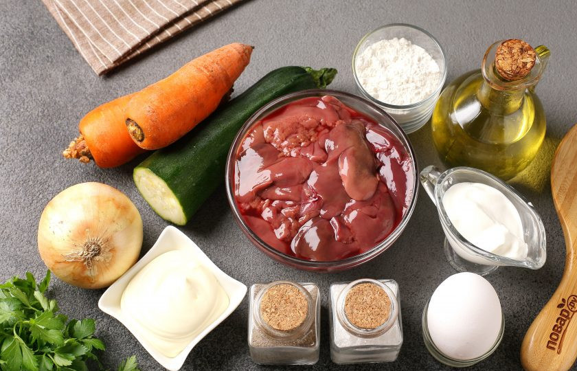 1. Этап. Закусочный печёночный торт с кабачками: Подготовьте все ингредиенты.