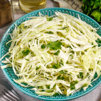 Салат с капустой и кинзой