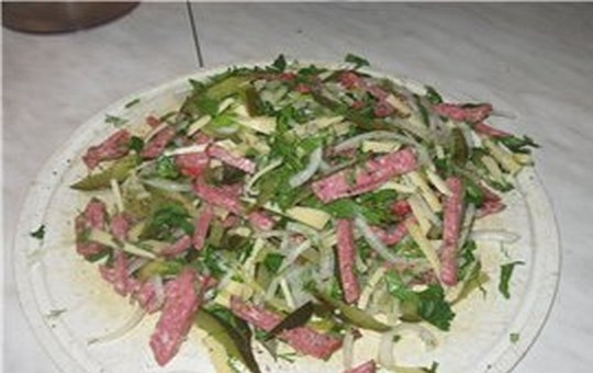 1. Этап. Салат Мюнхенский: Все нарезанные продукты перемешайте.