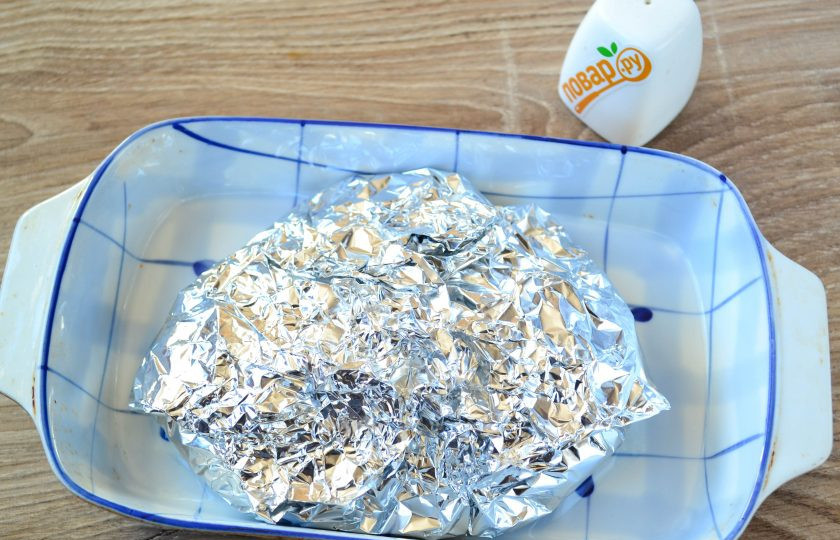 1. Этап. Индейка с мандаринами: Отправьте индейку в духовку на 30-40 минут, температура 180 градусов.