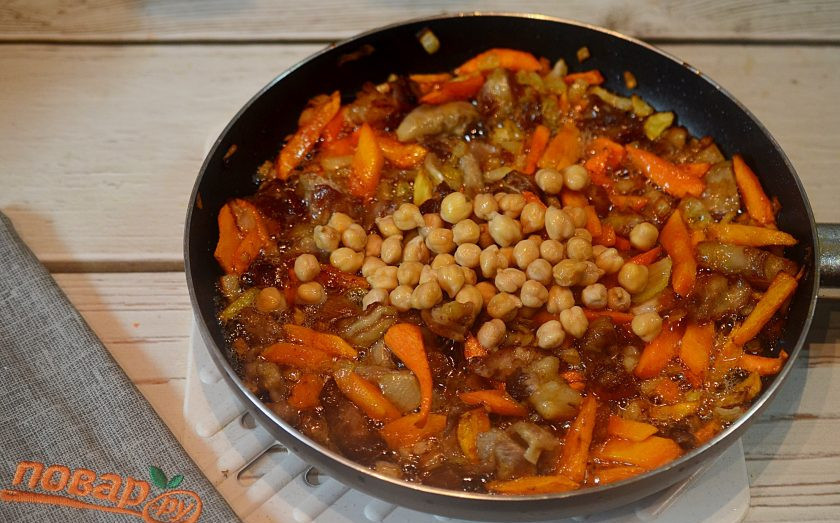 1. Этап. Оши палов: 10. Добавьте нут.