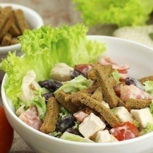 Салат из фасоли и курицы