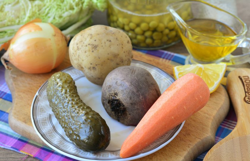 1. Этап. Винегрет с пекинской капустой: Подготовьте все ингредиенты.