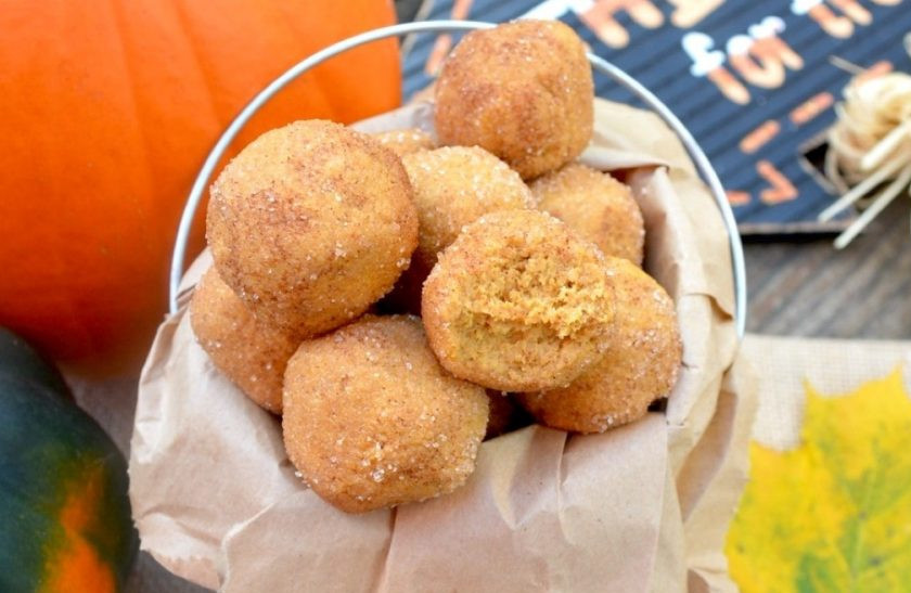 1. Этап. Трюфели из тыквы и сливочного сыра: 6. Храните трюфели в холодильнике. Приятного аппетита!