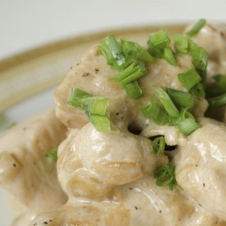 Тушеная курица в сметане (простой рецепт)