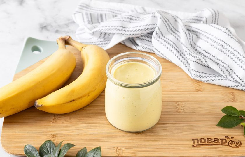 1. Этап. Банановый мусс: Перелейте мусс в стаканчик или форму для подачи. Слегка остудите, уберите в холодильник на 1 час.