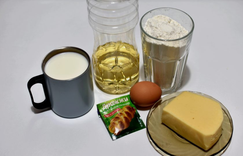 1. Этап. Венгерская лепешка «Лангош»: Вот такие продукты нужны для приготовления лангошей.