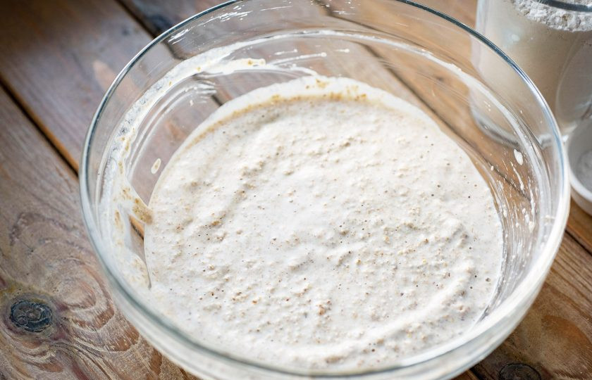 1. Этап. Ирландский хлеб из овсянки: Перемешайте. Миску с однородной овсяной массой оставьте в покое на 2 часа.